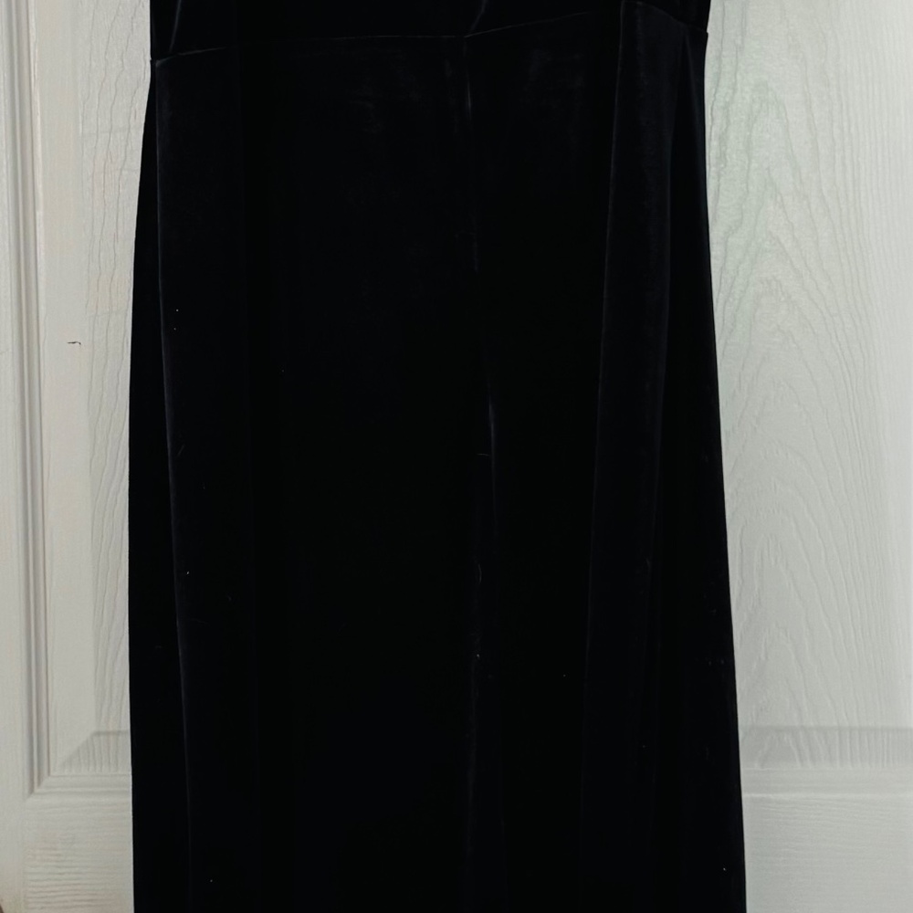 Women’s Black velvet dress